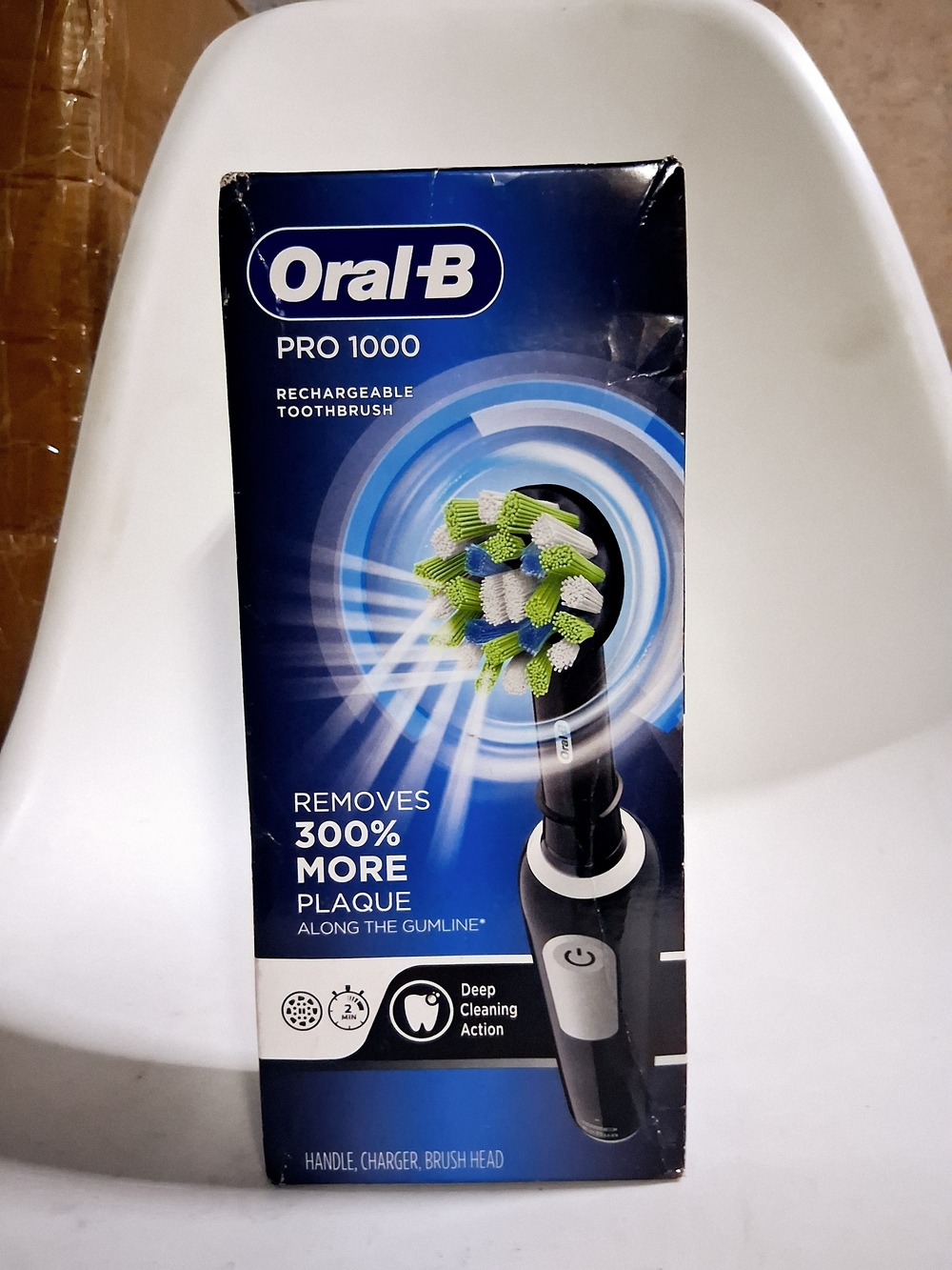 Oral-B Pro 1000 Electric Toothbrush - Black/White